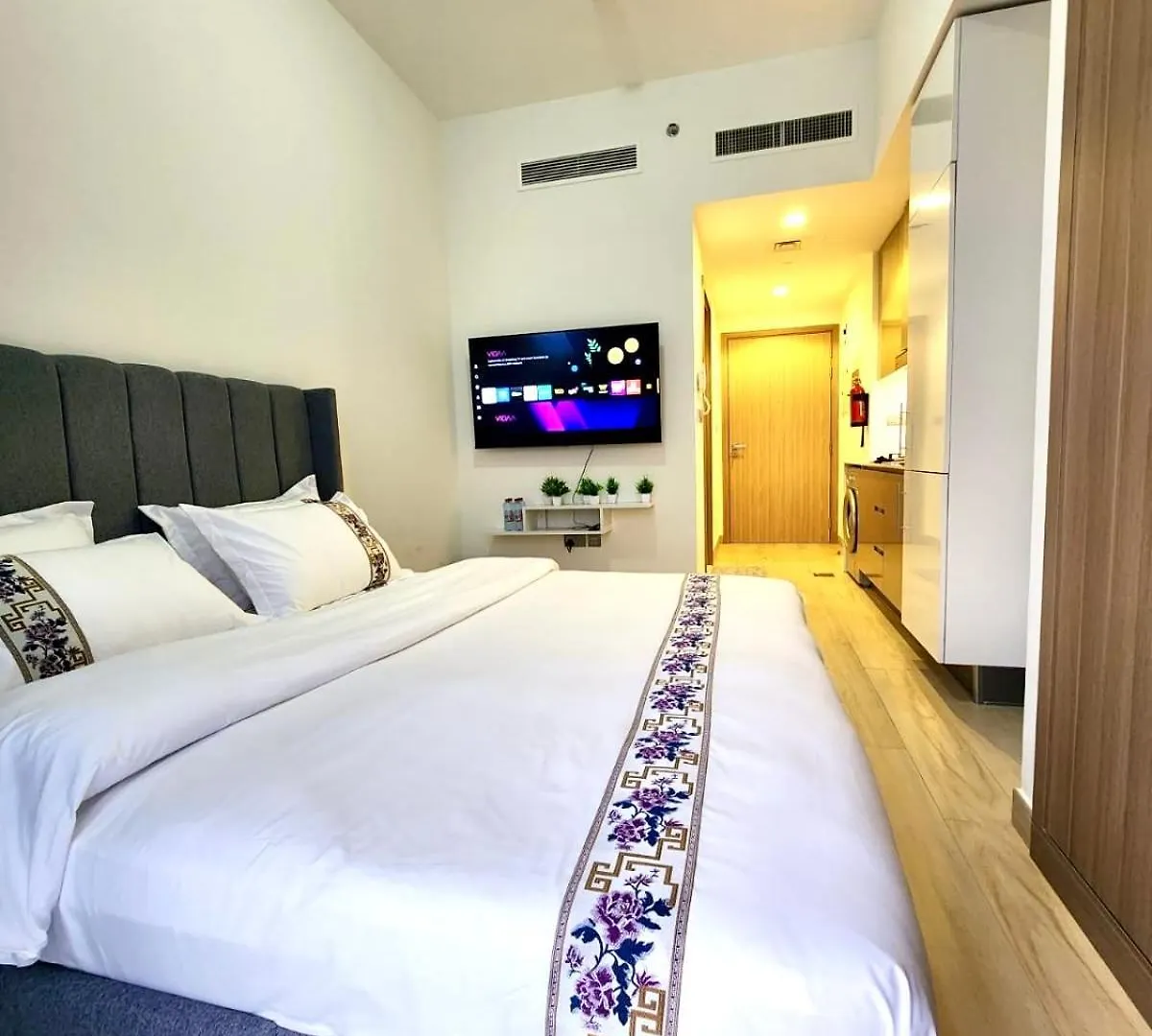 Azizi Rivieira Meydan, Dubai Luxury Studio With Burjkhalifa And Pool Views Emirati Arabi Uniti